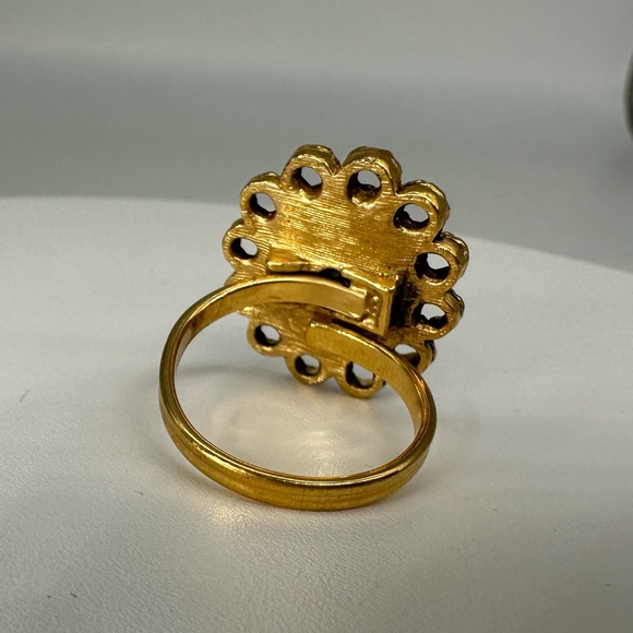 VINTAGE SARAH COVENTRY “Portrait” Adjustable Multi size COLLECTABLE RING 1970’s - Picture 6 of 6